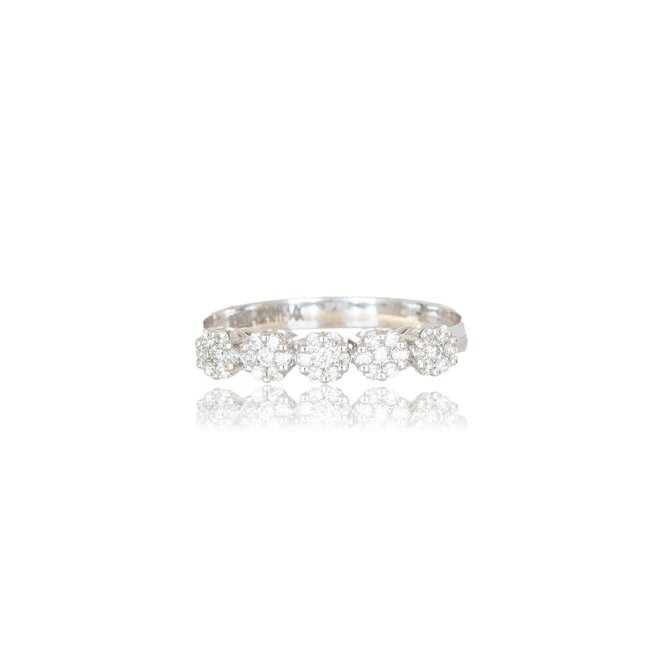 Elegante witgouden ring met vijf clusterzettingen en diamanten