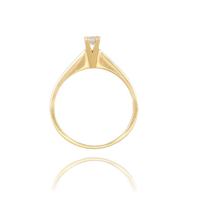 Tijdloze geelgouden solitair ring met 0.09 ct briljant diamant
