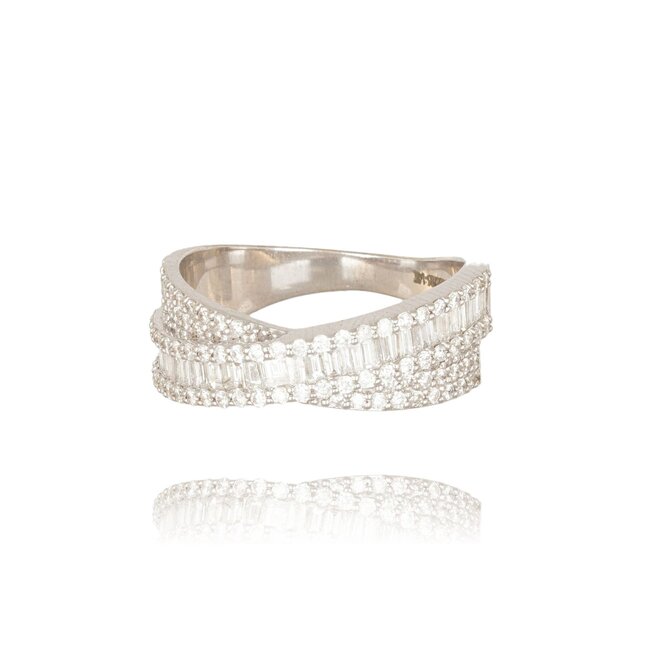 Luxe witgouden ring met 1.06 ct baguette en briljant diamanten