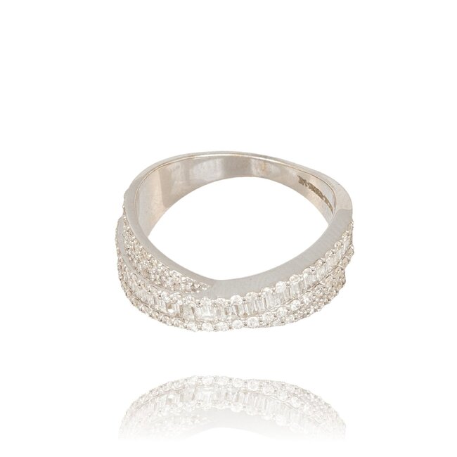 Luxe witgouden ring met 1.06 ct baguette en briljant diamanten