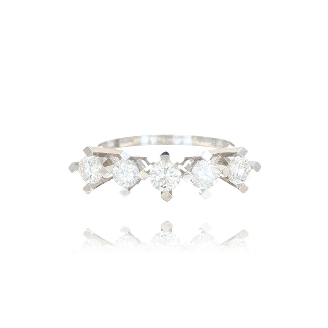 Elegante witgouden ring met vijf briljantgeslepen diamanten van 0.88 ct