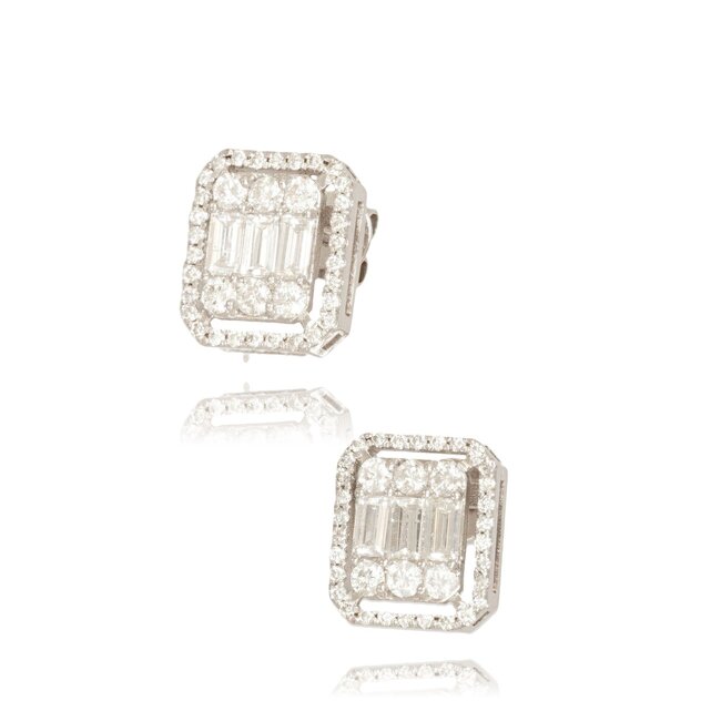 Luxe witgouden oorstekers met baguette en ronde diamanten
