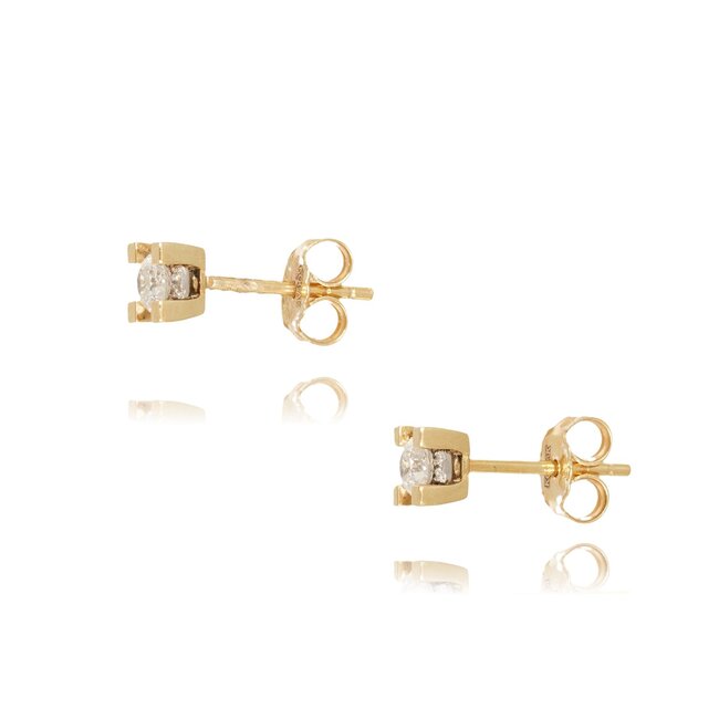 Elegante gouden oorstekers met solitaire diamanten