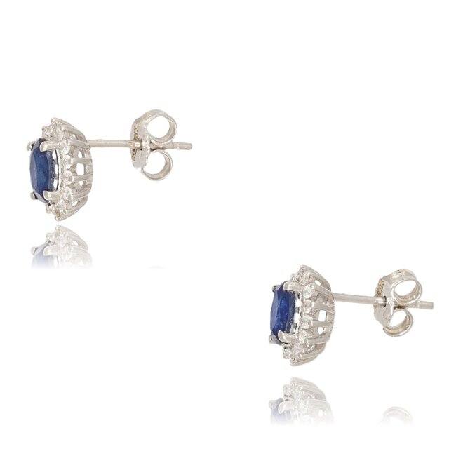 Elegante witgouden oorstekers met blauwe saffier en diamanten