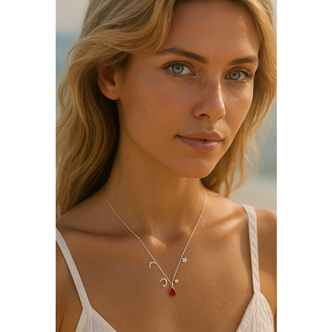 Speels witgouden collier met gelukssymbolen en zirkonia details