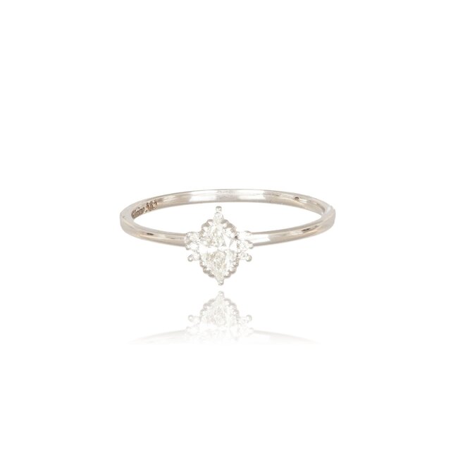 Witgouden ring met bloemvormige zetting