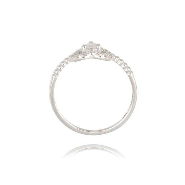 Elegante witgouden ring met hartvormige diamantzitting en pavé details