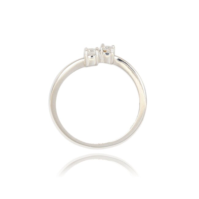 Elegante witgouden bypass ring met twee natuurlijke diamanten