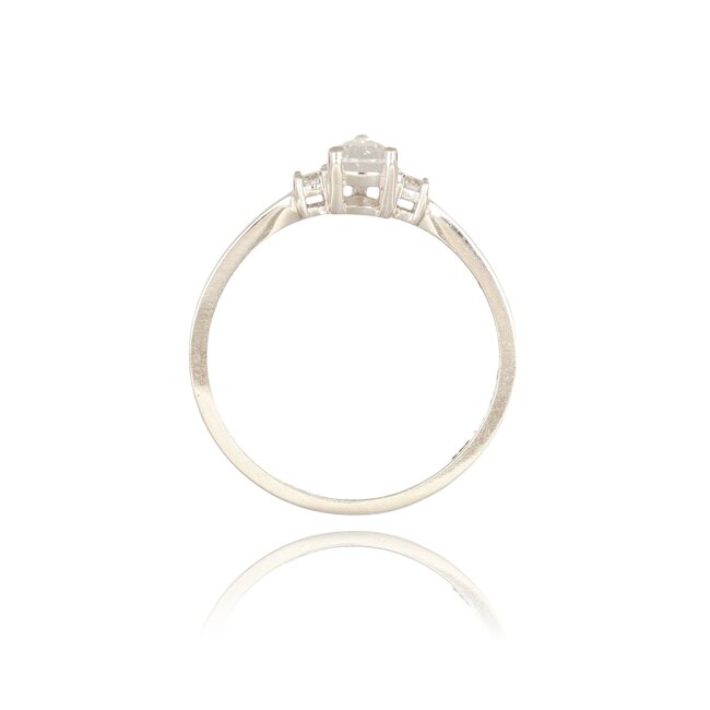 Elegante witgouden damesring met peervormige diamant en zijdiamanten 0.73 ct