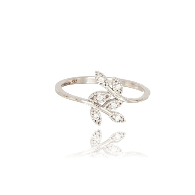 Witgouden ring met bladmotief en diamanten