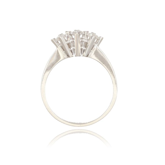 Elegante witgouden damesring met drie diamanten van 0.40 ct