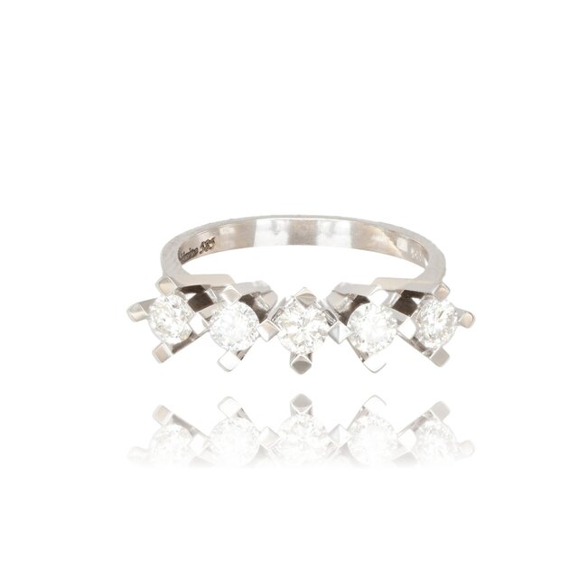 Elegante witgouden damesring met vijf diamanten van 0.80 ct