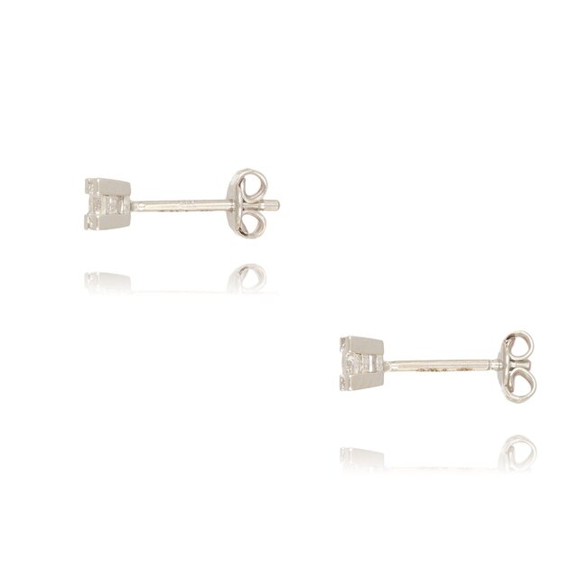 Minimalistische witgouden oorstekers met briljant geslepen diamant