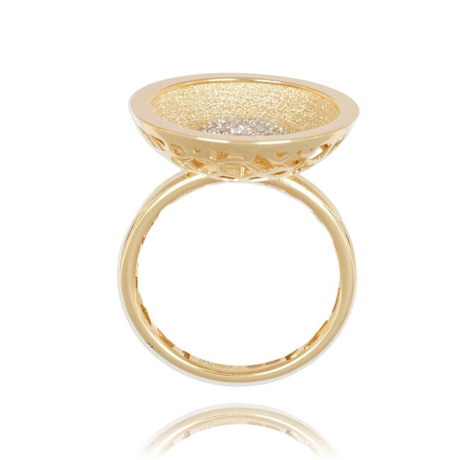 Gouden ring met ronde komvorm en zirkonia details
