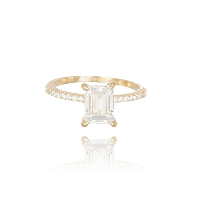 Luxe gouden ring met emerald cut Swarovski-steen en pavé band