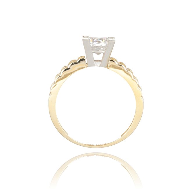 Luxe gouden solitair ring met dubbele pavé band en Swarovski-steen