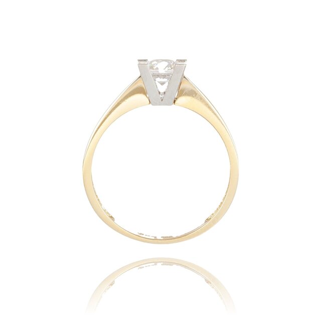 Gouden ring met Swarovski in V-zetting