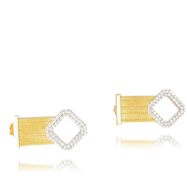 Elegante gouden hangoorbellen met diamanten stenen en geometrisch design