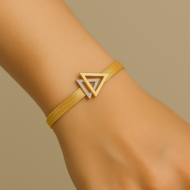 Elegante 22 karaat Hasır armband met modern driehoek detail