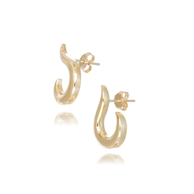 Elegante gouden oorbellen met modern wave design en glanzende afwerking