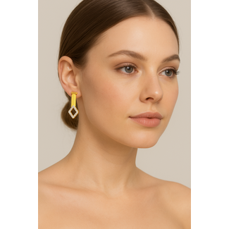 Gouden oorbellen met diamantdesign