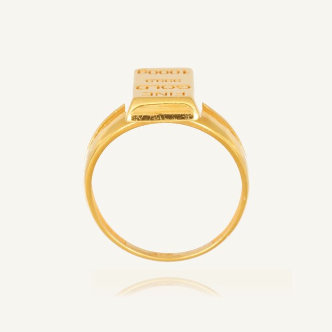 Opvallende gouden ring met goudbaar