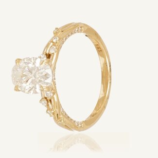 Gouden ring met ovale lab diamant