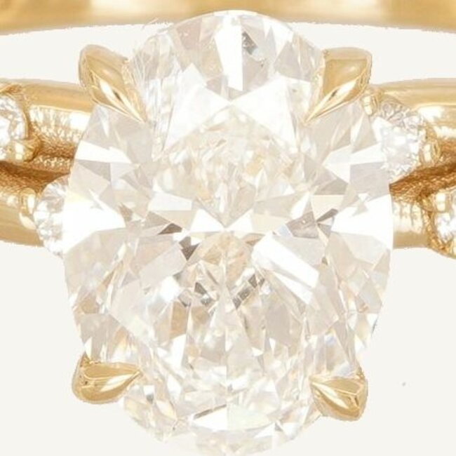 Elegante gouden ring met ovale lab diamant 2.03