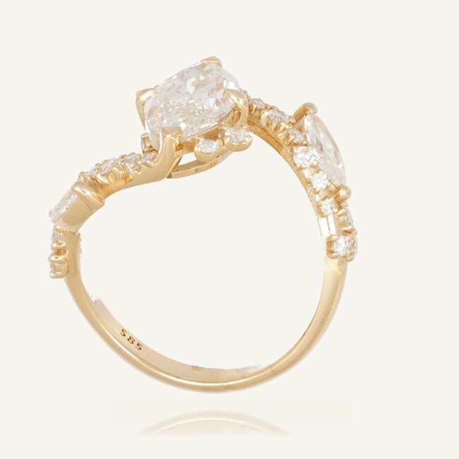 Exclusieve diamanten ring 2.02 karaat marquise