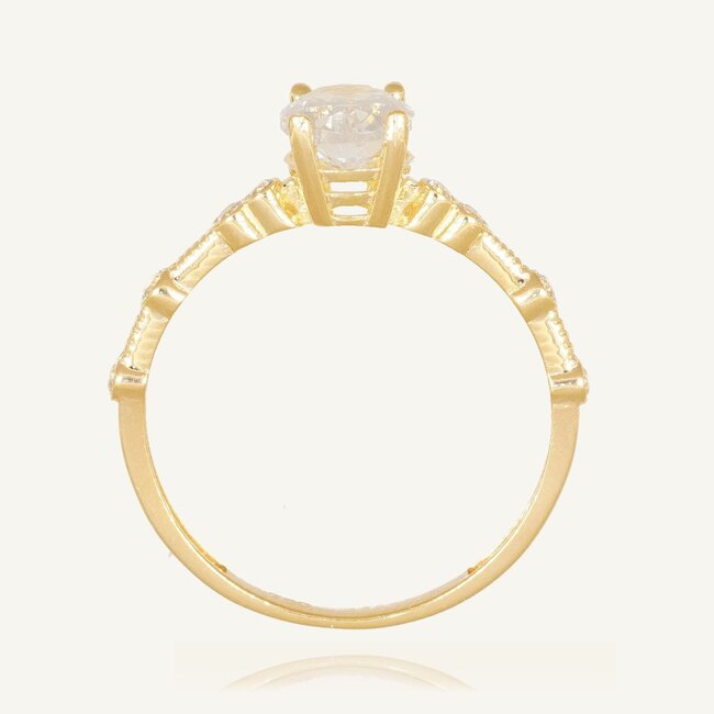 Elegante ovale ring met verfijnde zijstenen en luxe afwerking