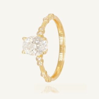 Ovalen Ring Met Sierlijke Zijstenen
