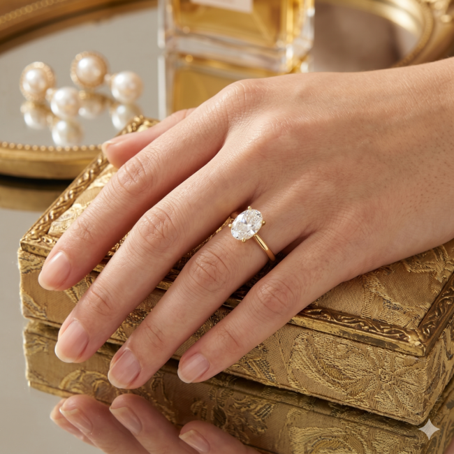 Klassieke gouden ring met ovale steen