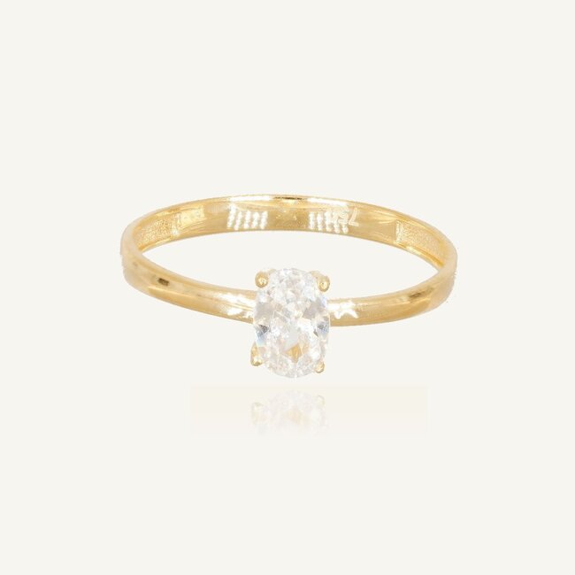 Elegante fijne solitaire ring met ovale steen en tijdloos design