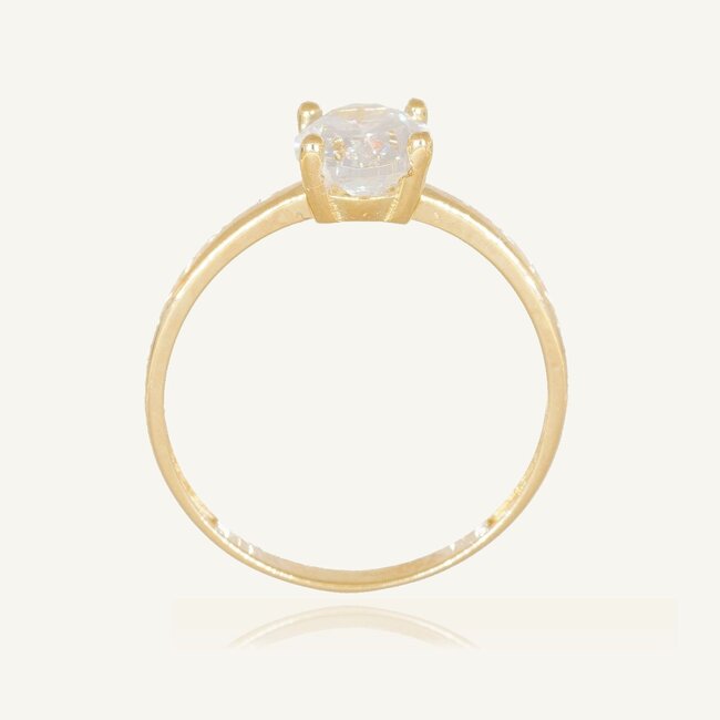 Elegante solitaire ring met ovale steen en tijdloze uitstraling