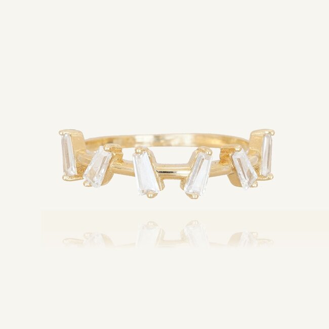 Verfijnde 14 Karaat Gouden Ring met Speelse Baguette Geslepen Zirkonia’s