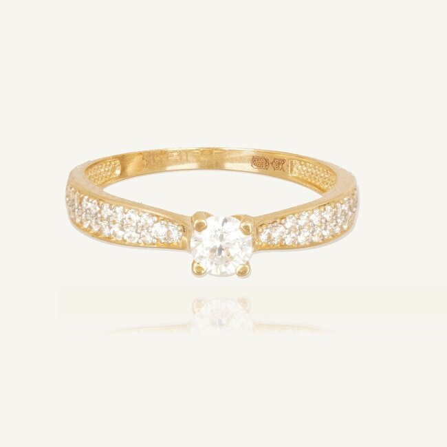 Elegante Gouden Solitair Ring met Pavé Zirkonia Details