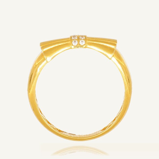 Luxe gouden ring met verfijnde strikvorm en fonkelende zirkonia steentjes