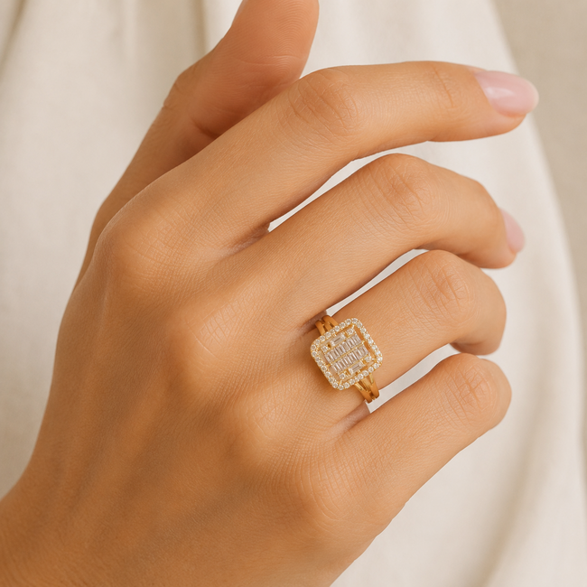 Geelgouden ring met baguette zirkonia en halo