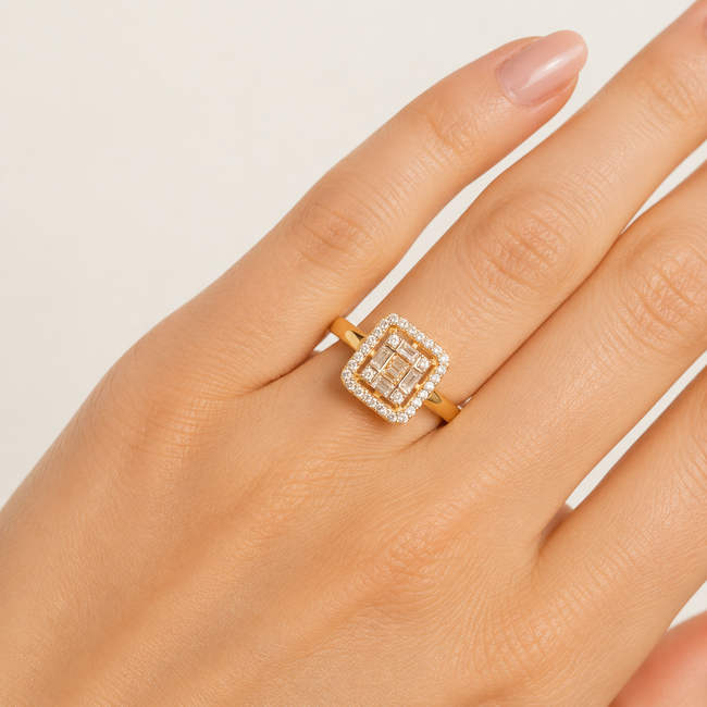 Gouden ring met baguette zirkonia en halo design