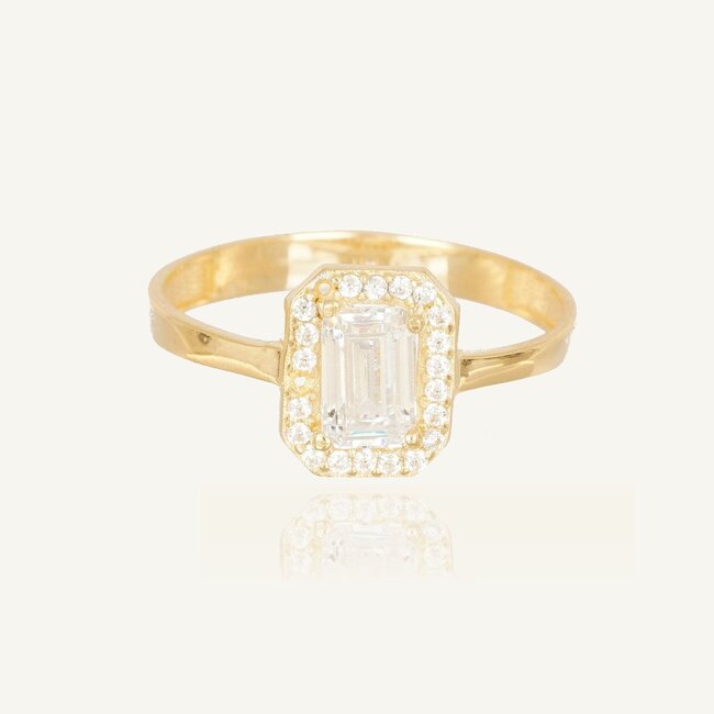 Luxe gouden damesring met emerald geslepen zirkonia en fonkelende halo