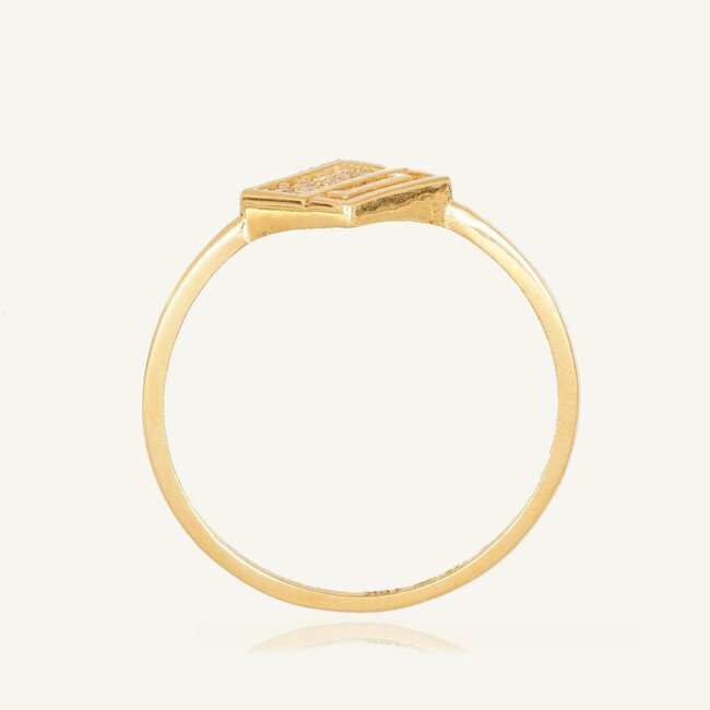 Minimalistische gouden ring met geometrisch design en fonkelende zirkonia stenen