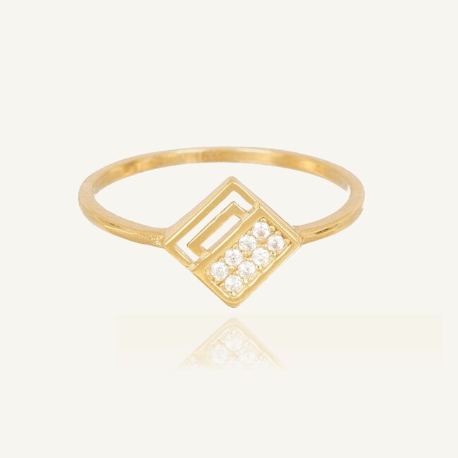 Minimalistische gouden ring met geometrisch design en fonkelende zirkonia stenen