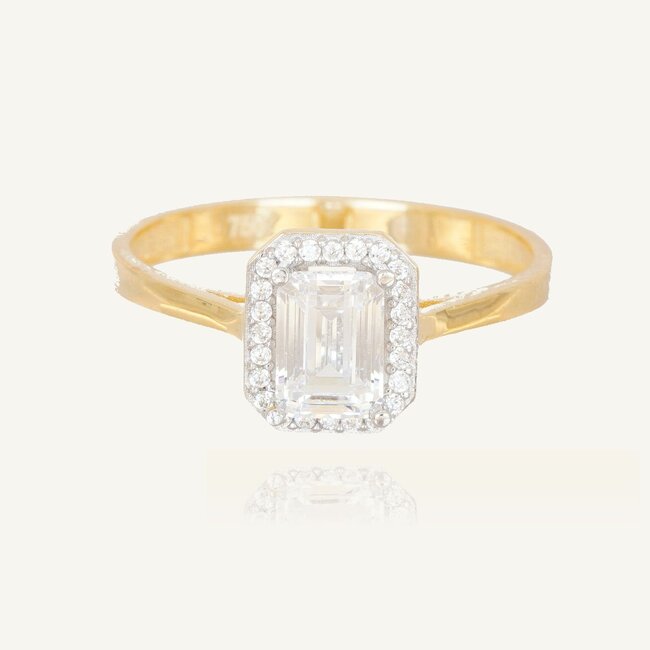 Luxe gouden ring met emerald cut zirkonia en fonkelende halo