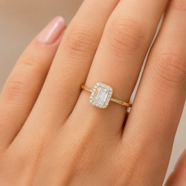 18k gouden ring met emerald cut zirkonia
