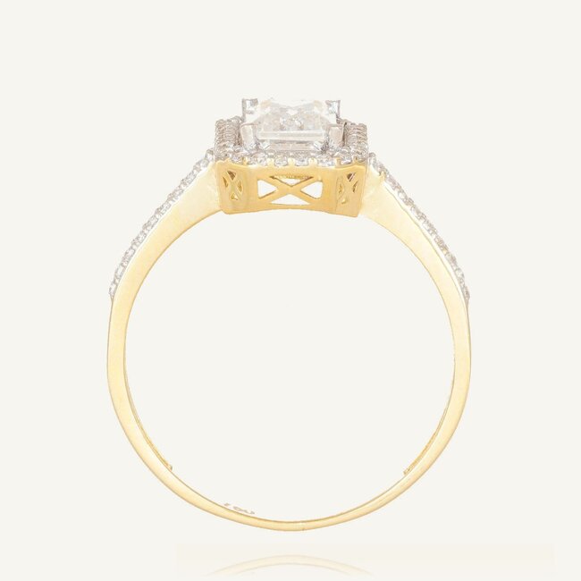 Elegante Gouden Ring Met Emerald Cut Zirkonia En Pavé Band