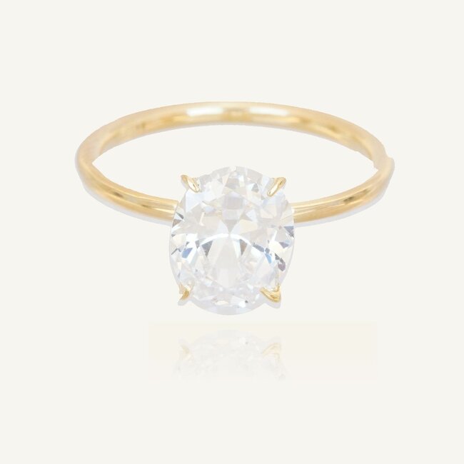 Minimalistische geelgouden solitaire ring met ovale zirkoni