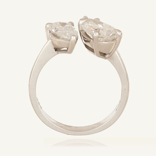 Exclusieve open witgouden ring met 3.03 ct lab diamanten in pear cut