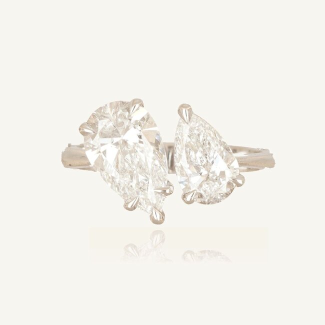 Exclusieve open witgouden ring met 3.03 ct lab diamanten in pear cut