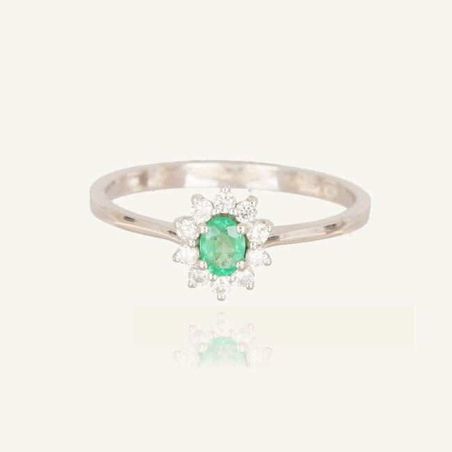 Elegante witgouden ring met 0.20 ct smaragd en 0.15 ct diamanten