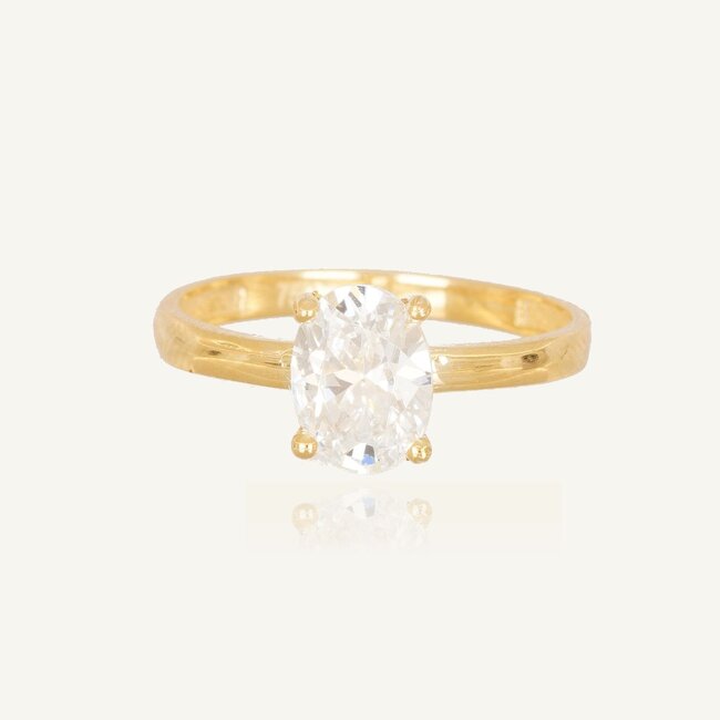 Elegante Geelgouden Solitaire Ring met Ovaal Geslepen Zirkonia
